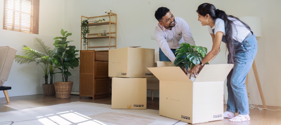 packing moving boxes